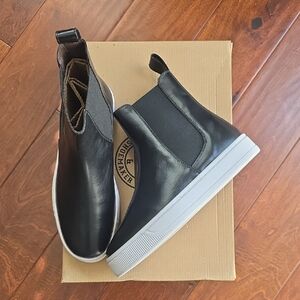 Chelsea Black Leather Slip-On Sneakers